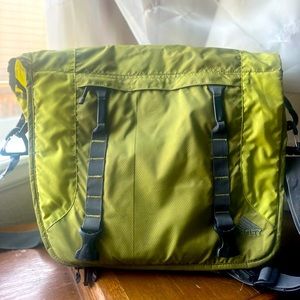 Kelty Treble adjustable messenger computer bag!